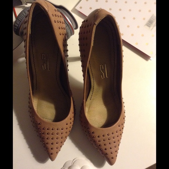 Santa Lolla Shoes - 💛 Unique Santa lolla nude studded shoes