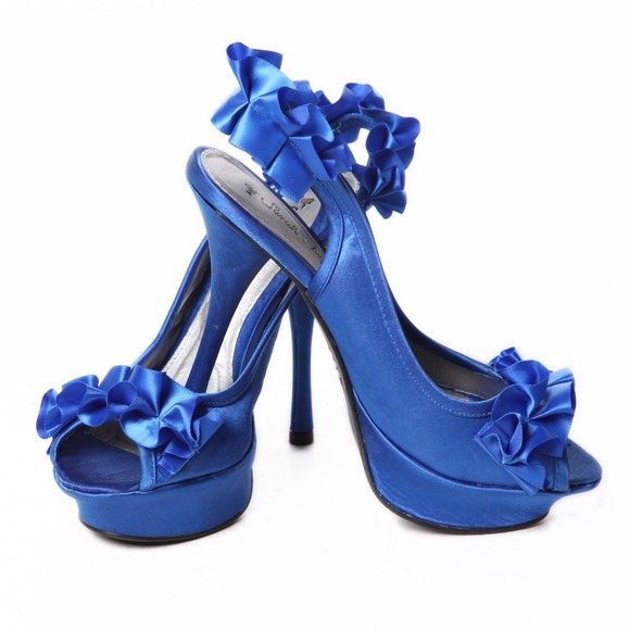 NEW! Sarah Jayne Satin Ruffle Pumps - Size 7.5