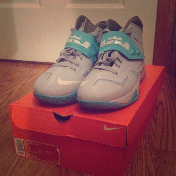 Lebron soldier 7s (size 7y/8.5 womens)