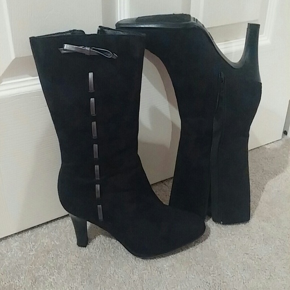 Suede size 7 boots