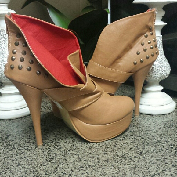 Heel boots