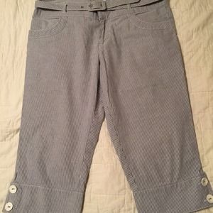 🎉MAKE OFFER🎉Guess Jean size 29 striped capris