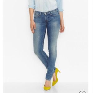 Bold curve Levi Jeans