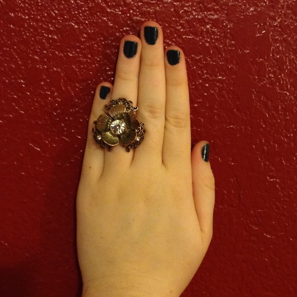 Flower ring- perfect condition!
