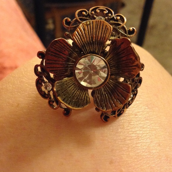 Flower ring- perfect condition! - Picture 2 of 2
