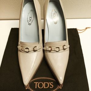 Tod's classic pump size 6.5. Used once