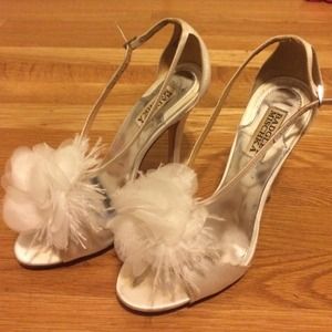 Ivory badgley mischka heels with flower