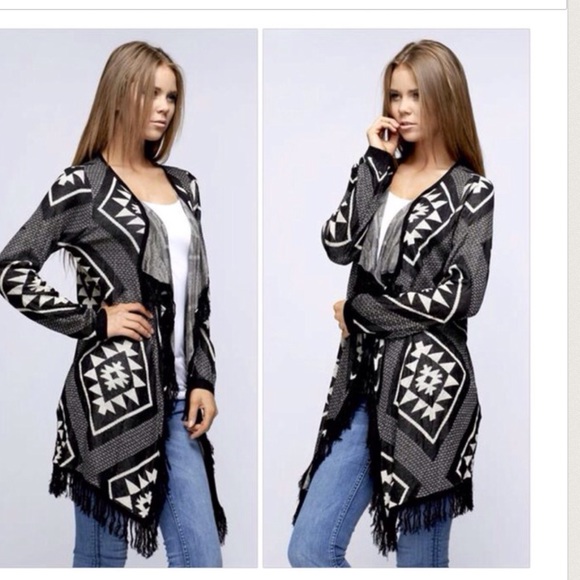 🌺Tribal Print Cardigan🌺 - Picture 4 of 4