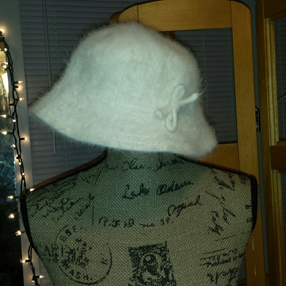 White bucket hat
