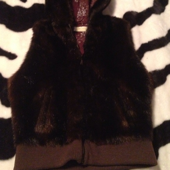 Girls faux fur vest. Fits girls 7/8