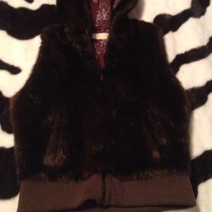 Girls faux fur vest. Fits girls 7/8