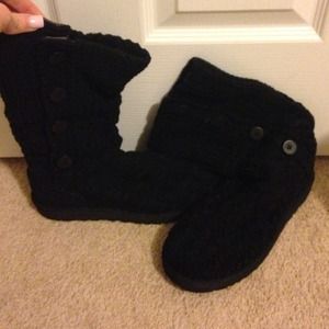 Great Condition Ugg Leland knit Boot