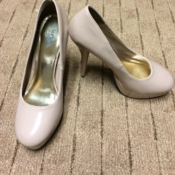 Nude pumps!