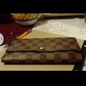 (SOLD) Authentic LV wallet damier