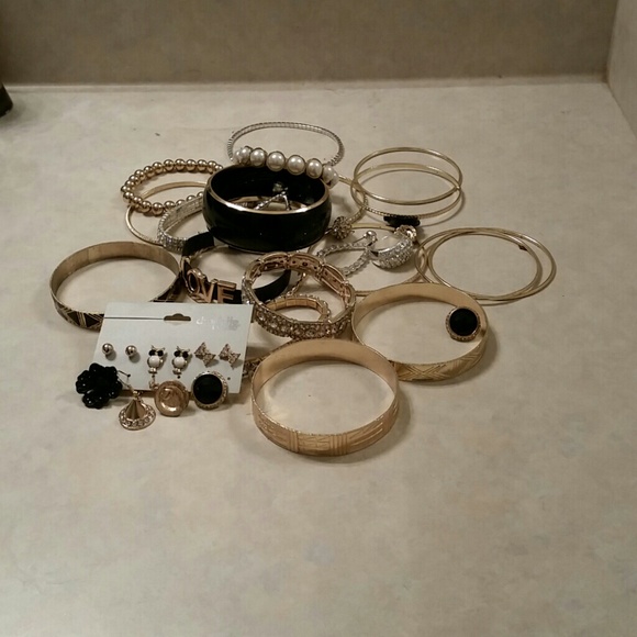 Lot of costume jewelry