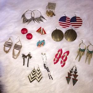 BUNDLE OF 14 EARRINGS