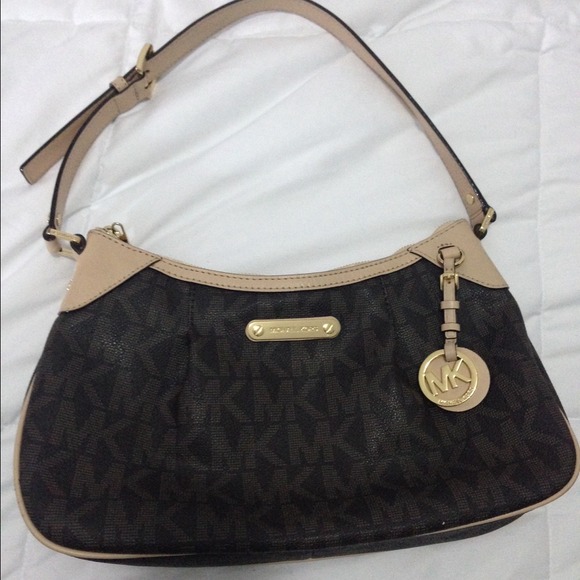🎉SOLD🎊 to ina72 authenticMK monogram small purse