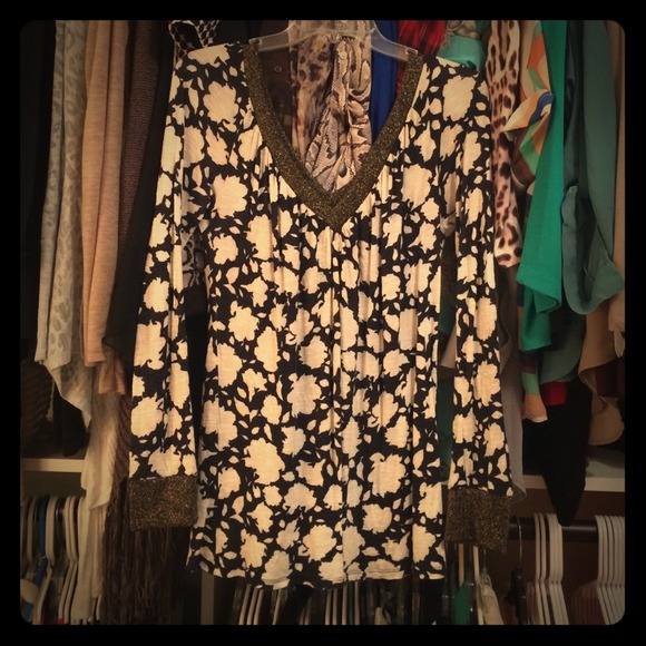 L daytrip black and white top