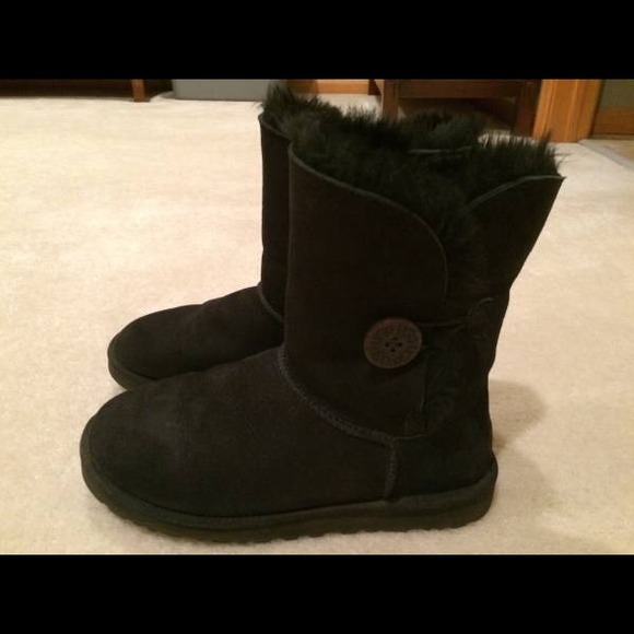 Bailey button black uggs
