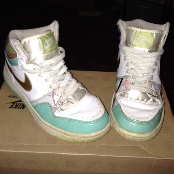 Nike sneakers!!!! 👟👣