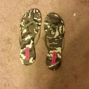 American Eagle camouflage flip flops