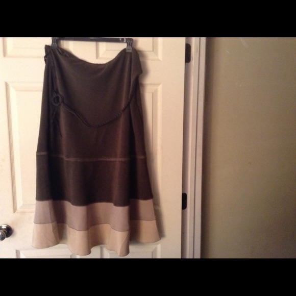 3 toned suede full length skirt