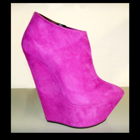 Giuseppe Zanotti Shoes - SOLD📍Giuseppe Zanotti Fuchsia Booties😍