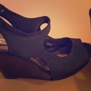 Vera Wang wedges