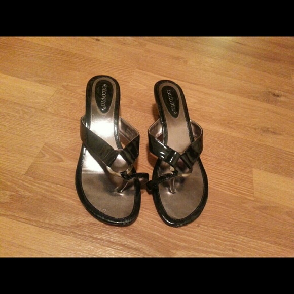 Black sandals with short heel.