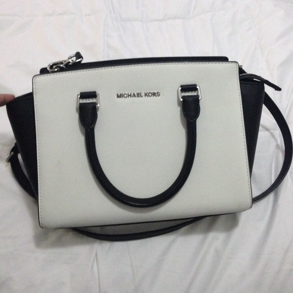 🎉Sold 🎉to @staciekay MK selma saffiano