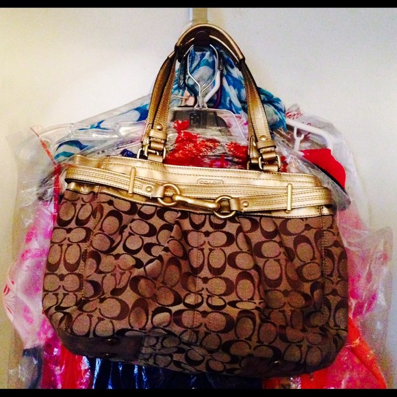 Authentic Coach bag. - Picture 2 of 4