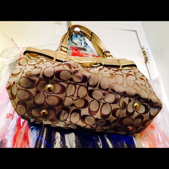 Authentic Coach bag. - Picture 3 of 4