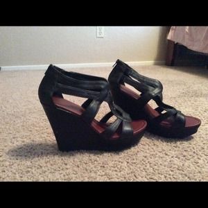 Black wedges
