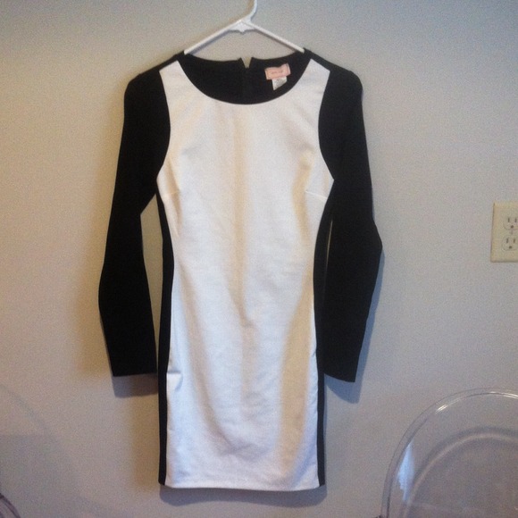 Love ADY fitted black and white dress