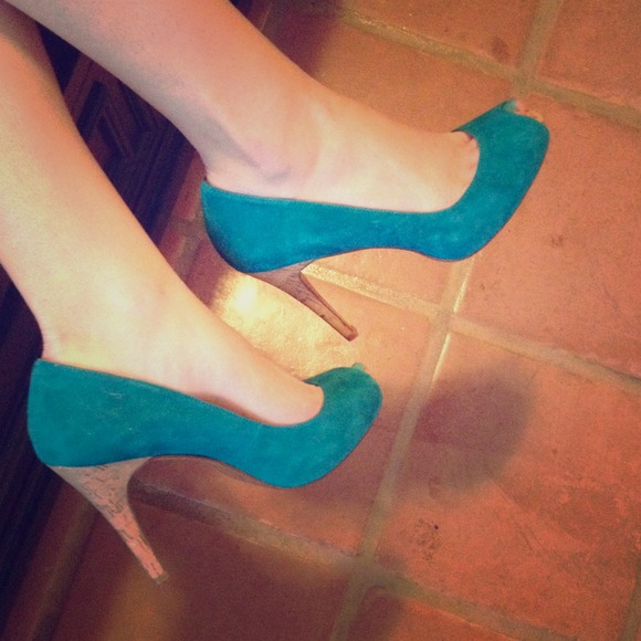 Teal Guess Heels