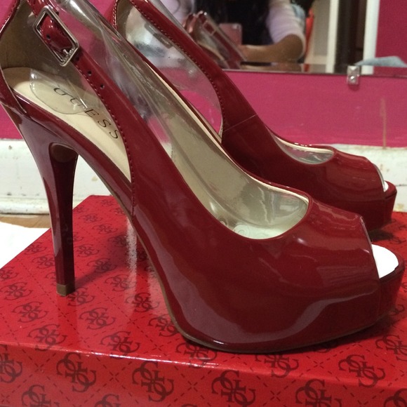 Medium RED GUESS HEELS
