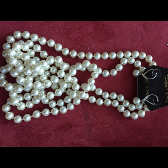 Bitch hill costume pearl necklace and earrings
