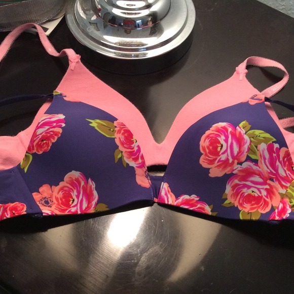 Two Victoria's Secret 32a wire free comfy bras