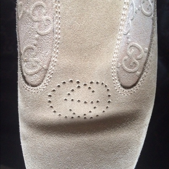 SOLD! ❄️⛄️Gucci Suede Boots⛄️❄️ - Picture 2 of 4