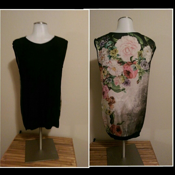 Tops - ⏰📦📦 Donation Sale📦📦 Printed Sleeveless Top