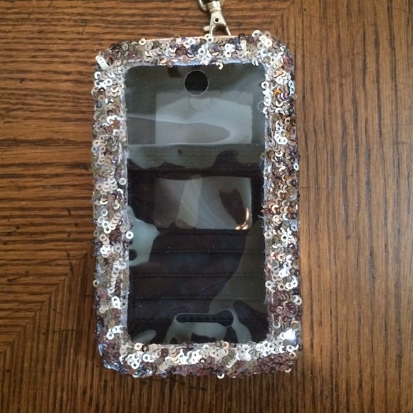 iPhone 4 Wristlet - Picture 4 of 4