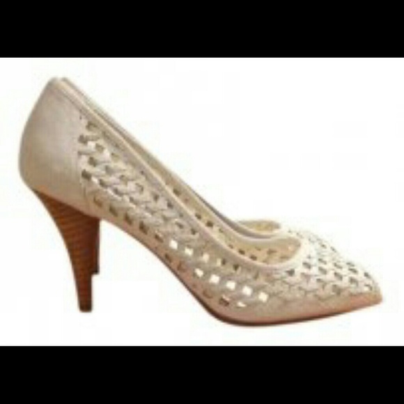 Size 8 Arturo Chiang At Dahl White Pumps