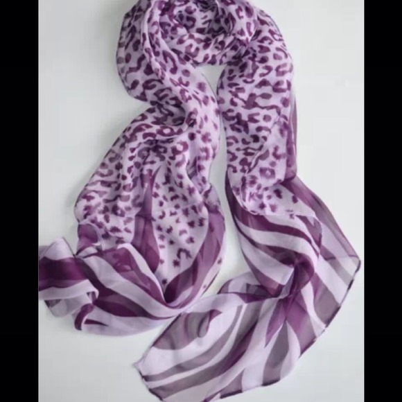 Accessories - Purple animal print scarf NWOT