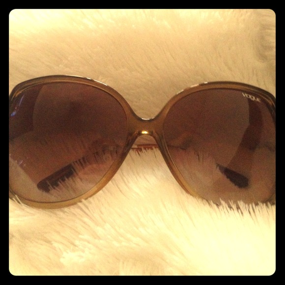 Vogue large lens sunglasses