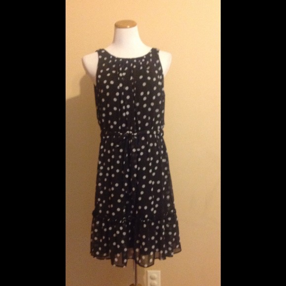 Jessica Howard Dresses & Skirts - Polka dot chiffon dress