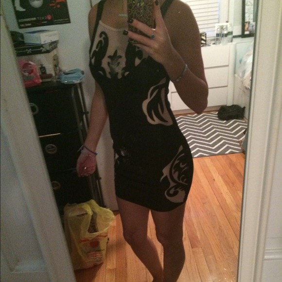 A black dress - Picture 2 of 2