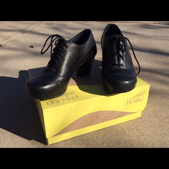 Dansko size 40 (9.5) stacked oxfords