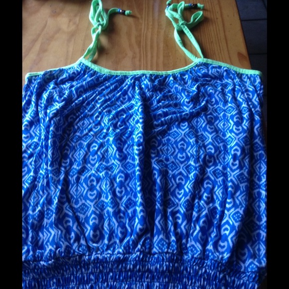 Gently used No Boundaries top