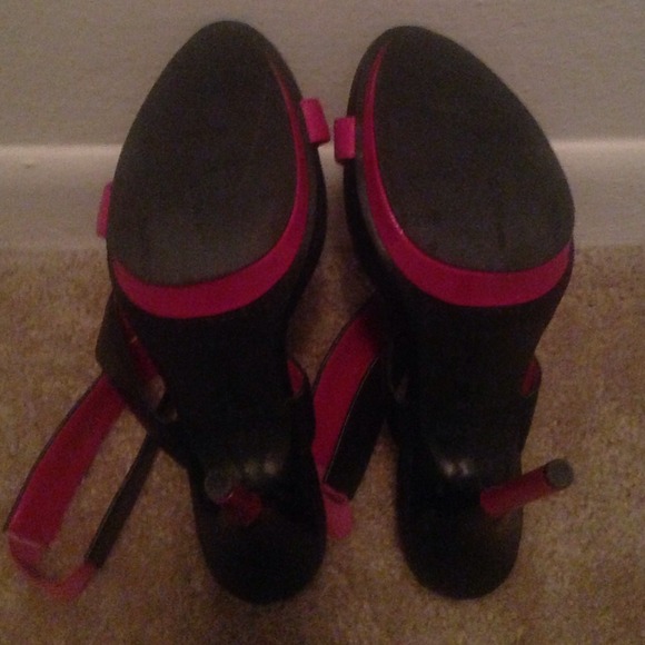 BCBG Paris - Picture 2 of 3