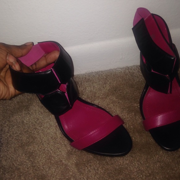 BCBG Paris - Picture 3 of 3